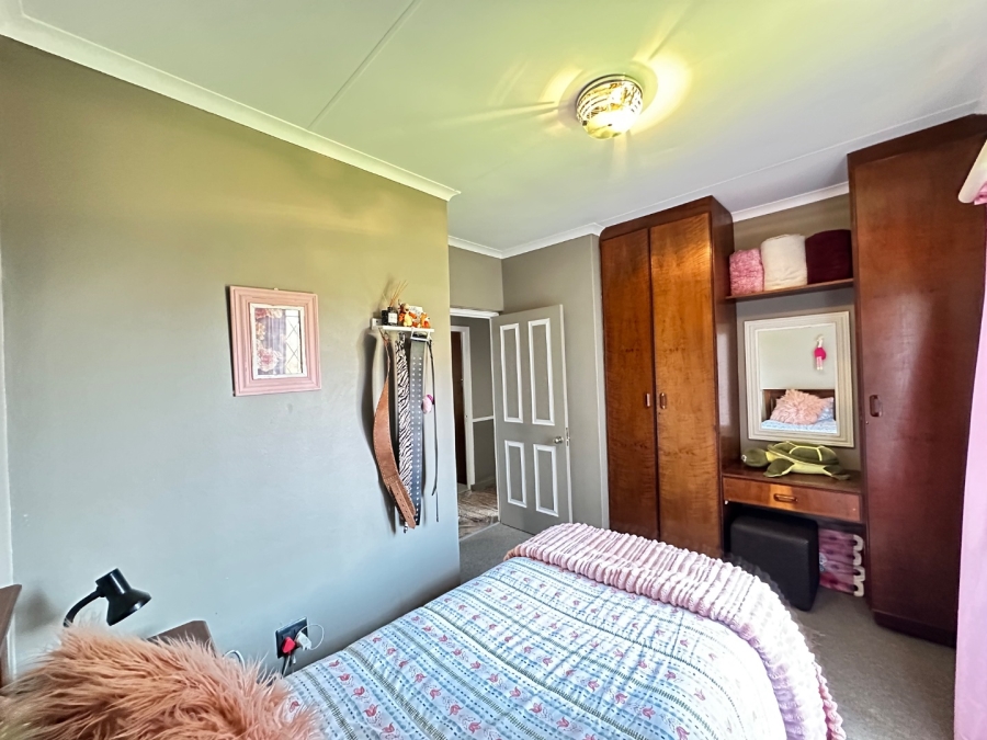 6 Bedroom Property for Sale in Heiderand Western Cape